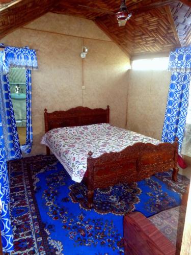 Rah Group of Houseboats, Dal Lake Srinagar