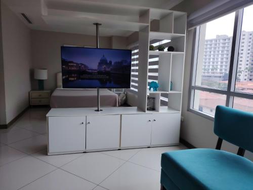 Suite at Pacific Plaza / Parque Empresarial Colón, Guayaquil