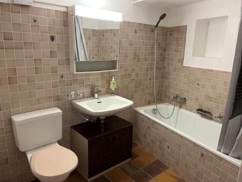 Apartment Gemütlich eingerichtete Ferienwohnung Chasa by Interhome (Apartment Gemutlich eingerichtete Ferienwohnung Chasa by Interhome) in 福丹