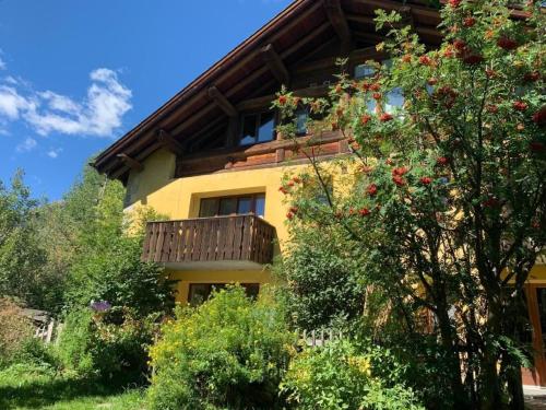 Apartment Wohnung Grün by Interhome in La Punt-Chamues-ch, Schweiz