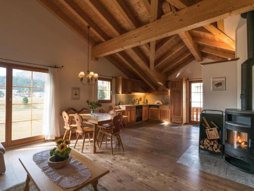Apartment Chesa Trais FluorsC3 by Interhome in Maloja, Schweiz
