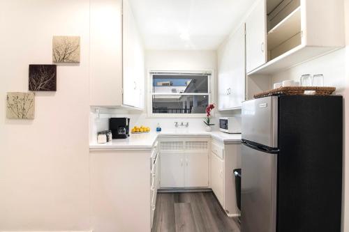 Comfortable 2Bedroom apartment close to Beverly Hills