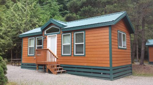 Tall Chief Camping Resort Cottage 1 - image 4