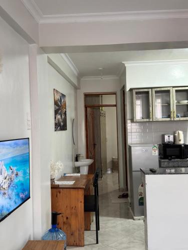 kj suites in Meru