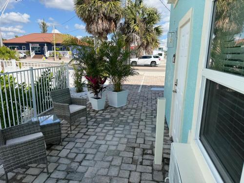 Flamingo Inn - image 22