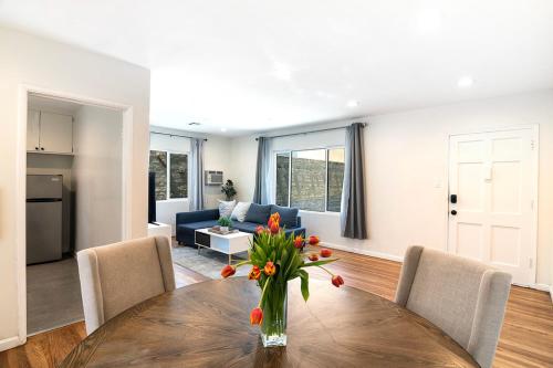 Comfortable One-Bedroom with Two Queen Beds