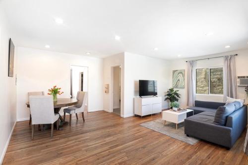 Comfortable One-Bedroom with Two Queen Beds