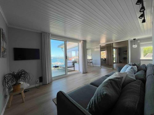 Villa with spectacular sea view in Hyppeln