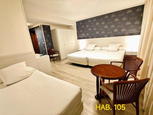 3 twin beds