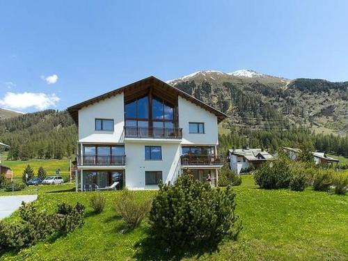 Apartment Chesa Rosatsch by Interhome
