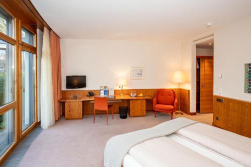 room detail thumbnail 2