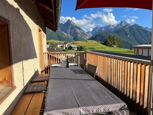 Apartment Hochwertige Wohnung Vista mit Panoramablick by Interhome in Ftan