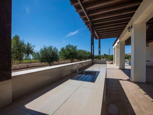 Holiday Home Villa mit Blick auf die Berge und Whirlpool by Interhome in 卡蒂卡斯帕福斯