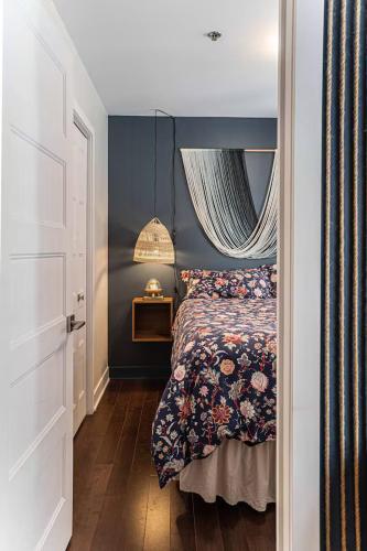 214 - Boho Ambiance Designer 2BR with Gym,Prking,DT&Airport — other in 2001 Avenue Beaconsfield, Montréal Canada, H4A 2G7
