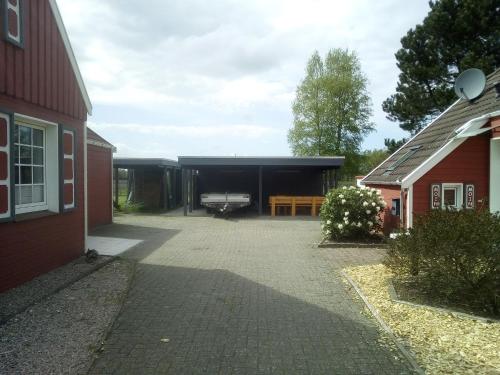 Apartment Kleine Ferienwohnung in ruhiger Lage by Interhome in Westoverledingen