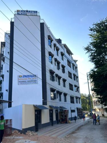 cozy 1bedroom mombasa bamburi near the beach with hot shower, Netflix, Secured parking 07&07 for 95 then 61to18, Mombasa (foto 7)