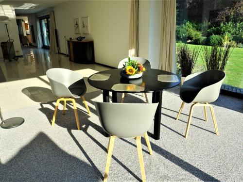 Holiday Home Großzügiges Haus mit traumhafter Gartenanlage by Interhome (Holiday Home Großzugiges Haus mit traumhafter Gartenanlage by Interhome) in Steimbke