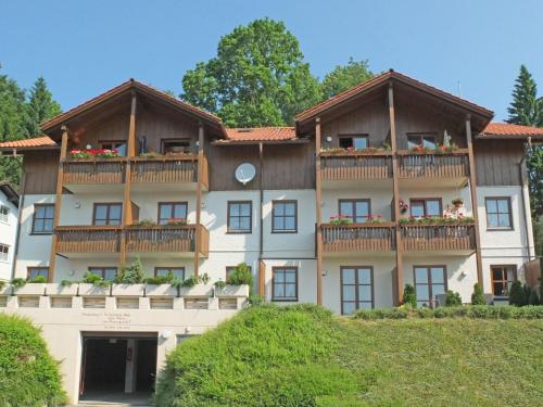 Apartment mit Balkon und schöner Fernsicht by Interhome