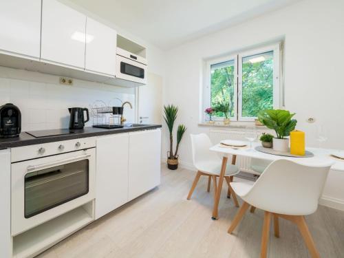 Apartment Eg Links helle 70m 2-Zimmer Wohnung nähe Salzburg by Interhome in Freilassing, Deutschland