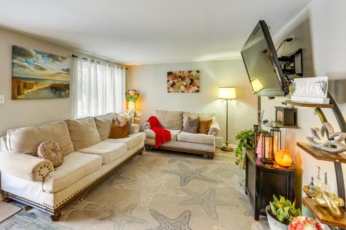 Pet Friendly, Private! Multi-Level Brookline Home – khách sạn tại Scott Township / Dormont