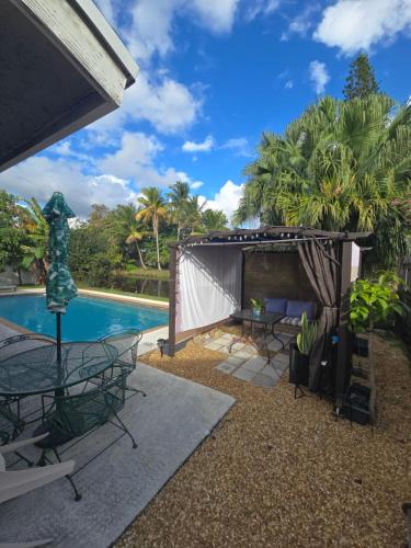 Drew's Getaway with shared common space in Margate