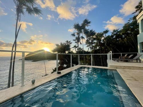 Good Vibes Only Ocean Villa-Views/Pool/Sundeck/Fun in Donoe