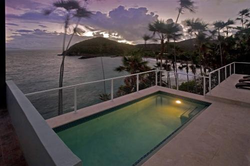 Good Vibes Only Ocean Villa-Views/Pool/Sundeck/Fun in Donoe