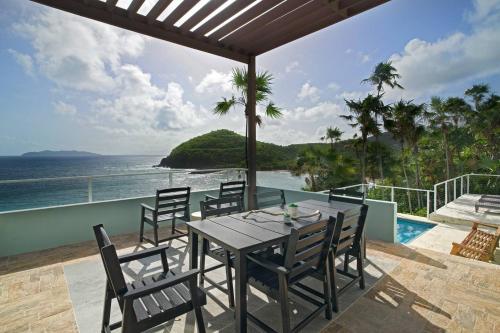 Good Vibes Only Ocean Villa-Views/Pool/Sundeck/Fun in Donoe