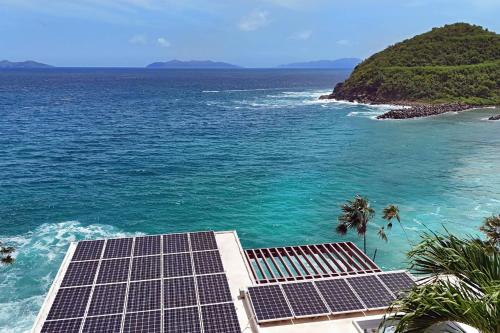 Good Vibes Only Ocean Villa-Views/Pool/Sundeck/Fun in Donoe