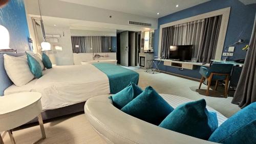 room detail thumbnail 0