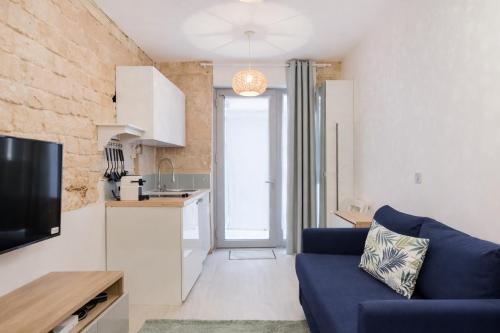 Studio near Le Moulin Rouge and Montmartre