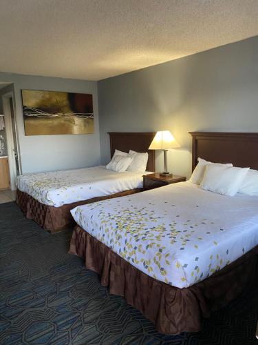 2 queen beds