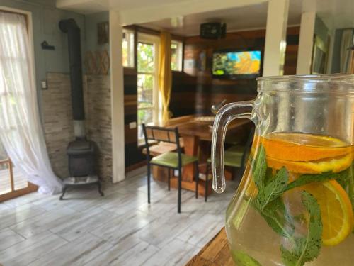 المرافق, Natures Balcony Reclaimed Wood Cabin with Villarrica Volcano and Majestic Peak Views in Quetroleufu