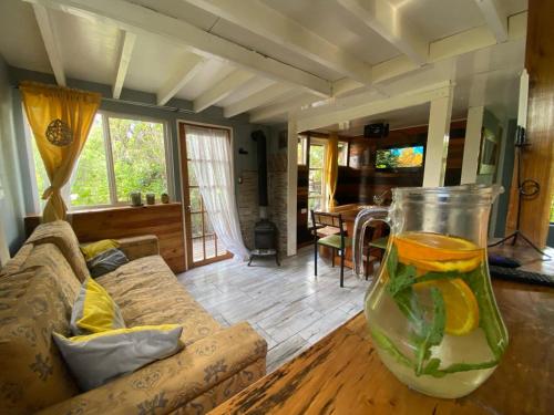 مطبخ, Natures Balcony Reclaimed Wood Cabin with Villarrica Volcano and Majestic Peak Views in Quetroleufu