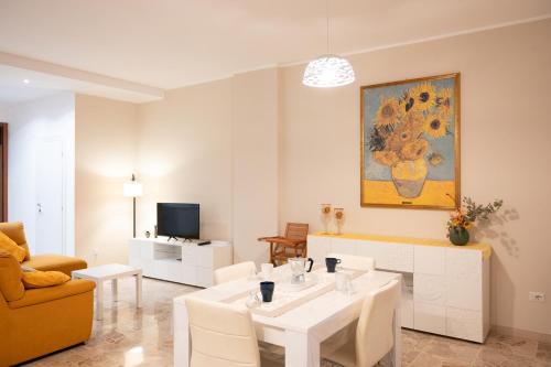 Casa Giulia - Modern 2BR - 2 Baths - AC & WiFi