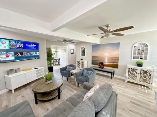 Orchard Villa Disneyland 5 Bedroom Pool Home Spa in Anaheim, USA