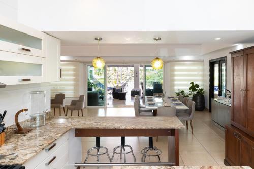 The Hamptons Villa By Acomodo VistaMar in San Carlos