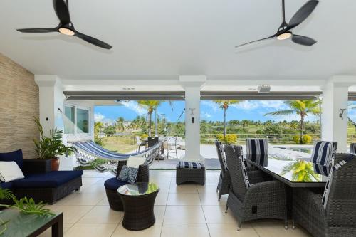 The Hamptons Villa By Acomodo VistaMar in San Carlos