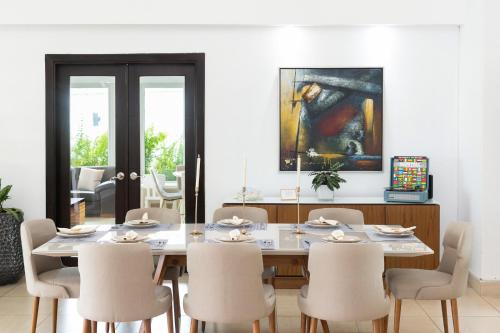 The Hamptons Villa By Acomodo VistaMar in San Carlos