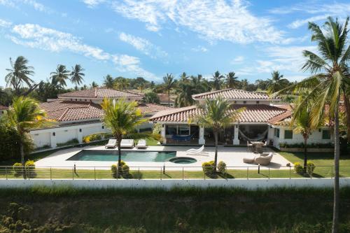 The Hamptons Villa By Acomodo VistaMar in San Carlos