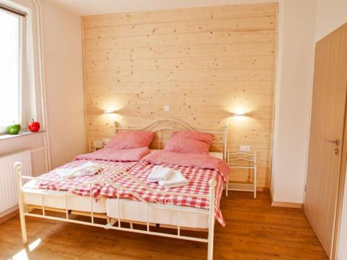 Apartment Rollstuhlgerechte Ferienwohnung Rotkäppchen by Interhome in Allmuthshausen, Deutschland