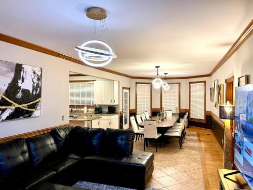 Huge Farmstay w/ Pool, Animals, Pond, & Game Room in Port Tobacco (MD)