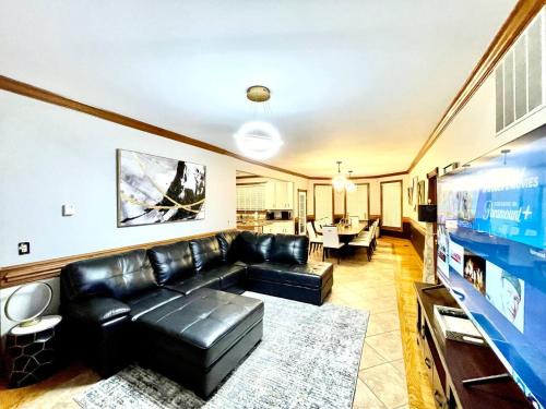 Huge Farmstay w/ Pool, Animals, Pond, & Game Room in Port Tobacco (MD)