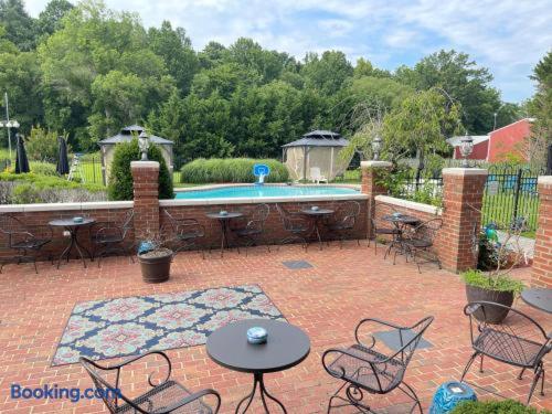 Huge Farmstay w/ Pool, Animals, Pond, & Game Room in Port Tobacco (MD)