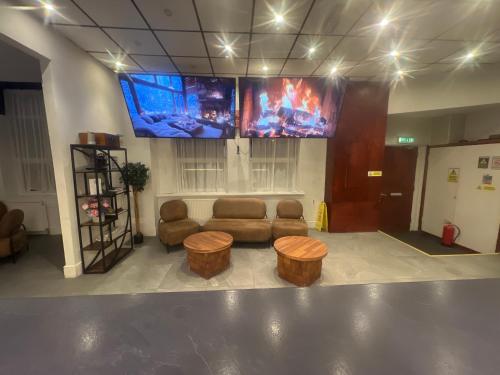 sala de TV, Hotels 24-7 - The Old Victoria Hotel in Newport