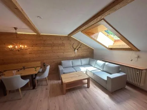 Apartment FeWO Allgäu Chalet - gemütliche Hüttenatmosphäre und Schwimmbad und Sauna im Ha by Interhome in Oberstdorf, Deutschland