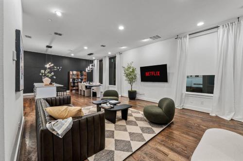 Luxury 3BR Dallas Bishop Arts - Skyline View from Rooftop - Garage - MiniGolf - Firepit - WORLD CUP – khách sạn tại Tây Dallas