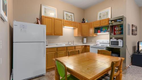 Eclipse Condo - Beautiful 2 Bedroom Stay by Beach in Pepin, USA