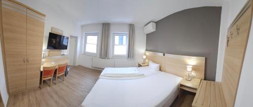 2 twin beds
