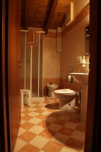 Bathroom, Hotel Il Borghetto in Romano Di Lombardia